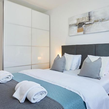 Spacious 2Bdr Apartment Near Business District زغرب المظهر الخارجي الصورة
