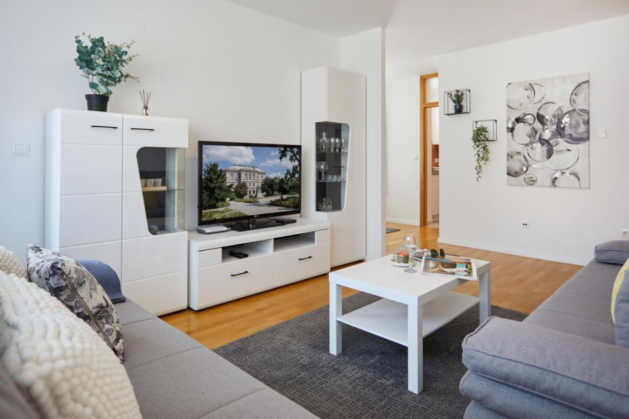 Spacious 2Bdr Apartment Near Business District زغرب المظهر الخارجي الصورة