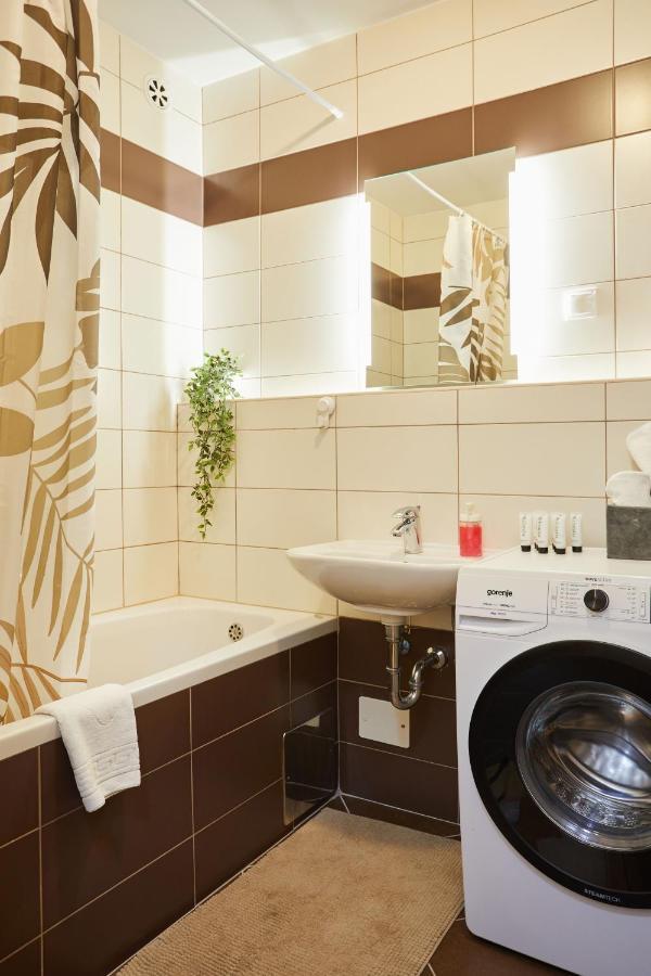 Spacious 2Bdr Apartment Near Business District زغرب المظهر الخارجي الصورة